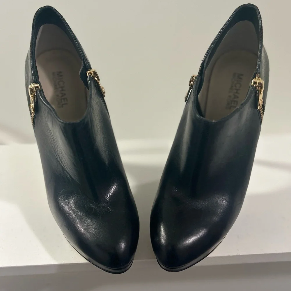 Michael‎ Kors Platform Black Leather Ankle Boot-Size 8